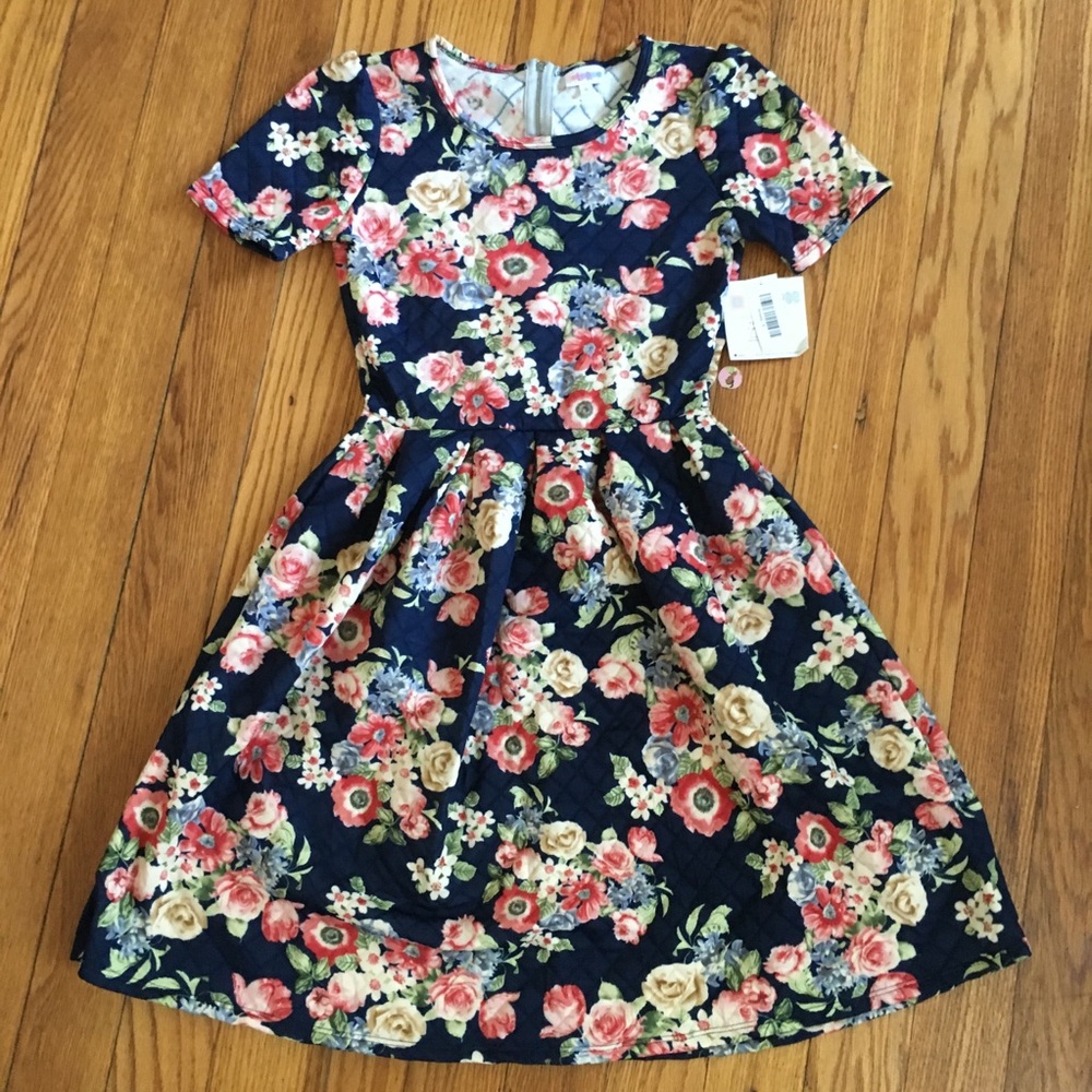 Gorgeous NWT *rare* navy floral Lularoe Amelia